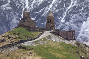 Georgia, Stepantsminda-Sameba. Antik Gergeti Trinity Kilisesi