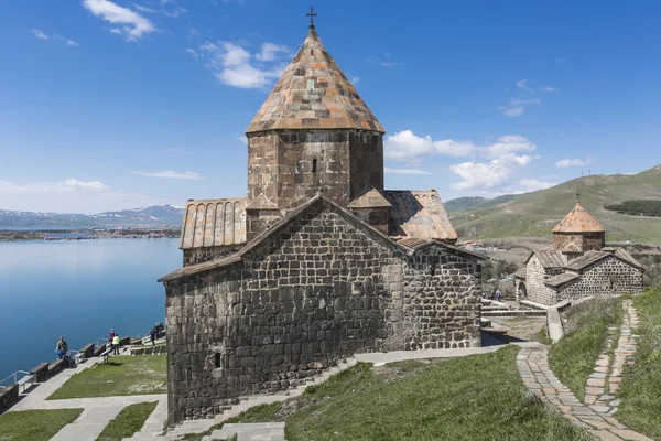 Sevanavank Gölü 'ndeki 9. yüzyıl Ermeni Manastırı. — Stok fotoğraf