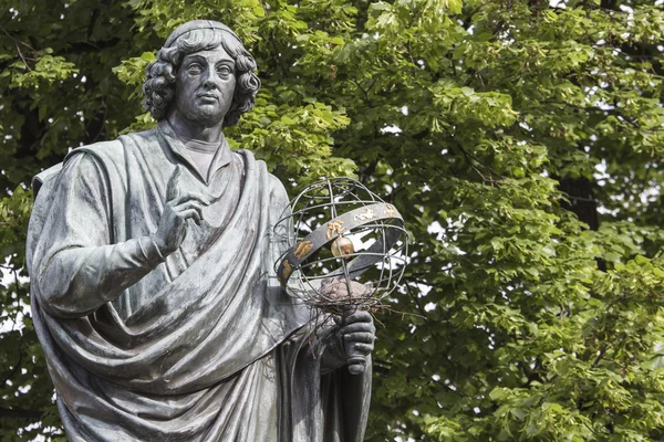 Пам'ятник великої астроном Ніколаус Коперника, Торунь, Польща — стокове фото
