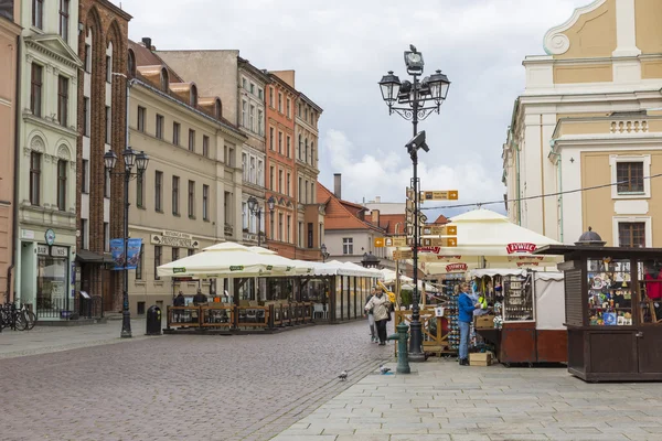 TORUN, POLÔNIA - 18 de maio de 2016: Arquitetura tradicional na famosa — Fotografia de Stock