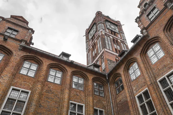 Gotycka wieża ratusza w Toruniu miasto na The World Heritage Li — Zdjęcie stockowe