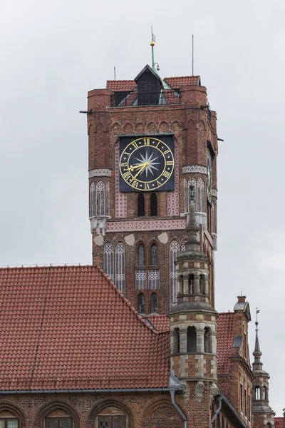 Gotycka wieża ratusza w Toruniu miasto na The World Heritage Li — Zdjęcie stockowe