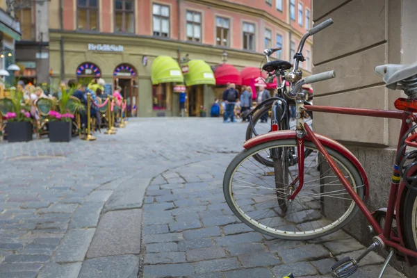 Un vélo dans la vieille ville de Stockholm, Suède — Photo