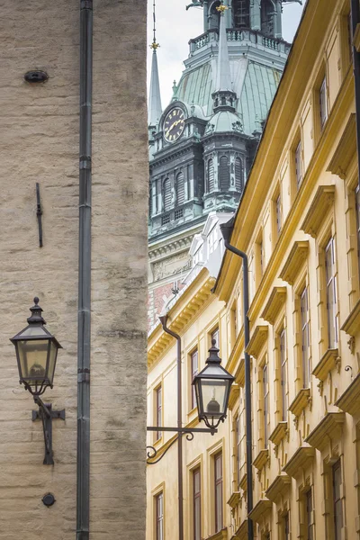 Beco rústico colorido com estrada Cobblestone com um surrealista — Fotografia de Stock