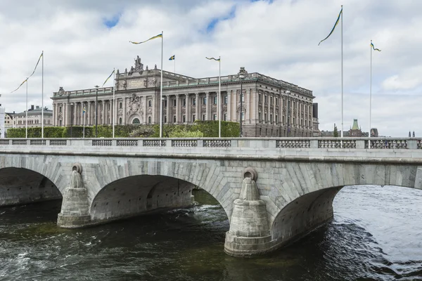 STOCKHOLM, SUECIA - 21 DE MAYO DE 2016: Riksdag Parliament Building y — Foto de Stock