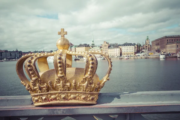 Zweden, Europa (Skeppsholm brug) met zijn beroemde gouden kroon — Stockfoto