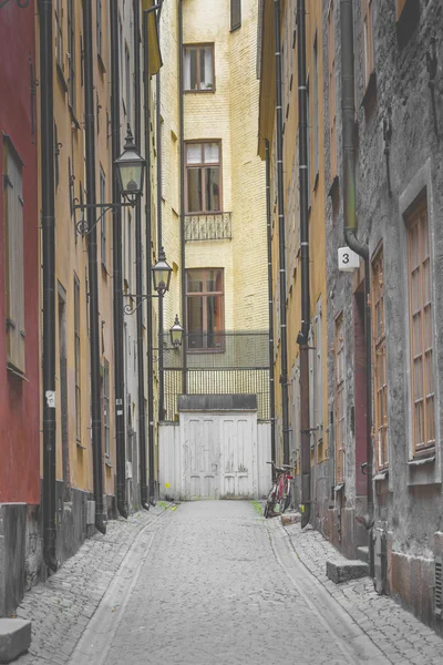 Eski şehrin dar sokak (gamla stan) Stokholm, İsveç — Stok fotoğraf