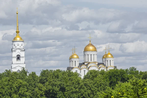 Kathedraal van de veronderstelling van Vladimir in de zomer, Unesco wereld Heritag — Stockfoto
