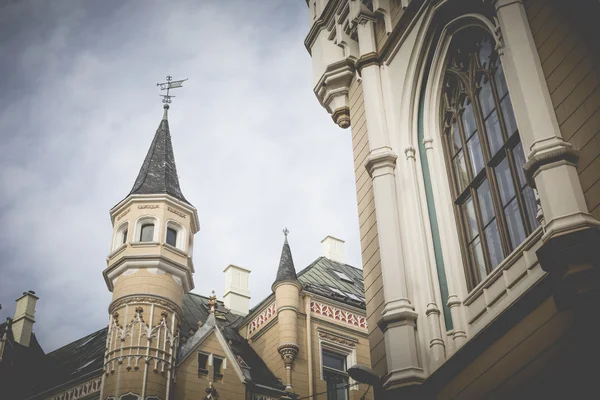 Ranní ulice ve středověkém městě starého města Riga, Lotyšsko. Walkin — Stock fotografie