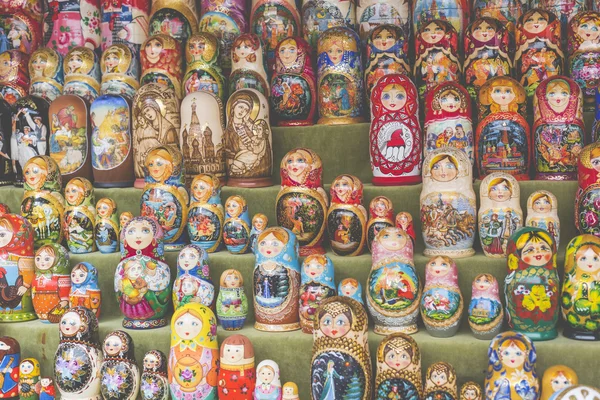 Moskou - 04 juni: Zeer grote selectie van matrjosjka Russisch dus — Stockfoto