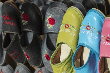 Geleneksel Lehçe deri terlik pazarında, Zakopane, Polonya