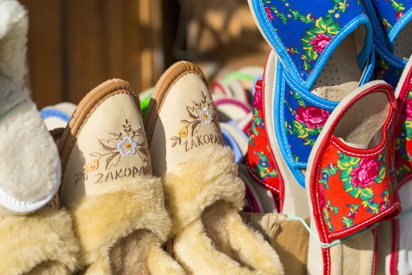 Traditionell polsk läder toffel på marknaden i Zakopane, Poland — Stockfoto