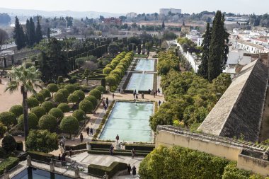Cordoba - İspanya - 10 Haziran 2016: Alcazar ve katedral M görünümü