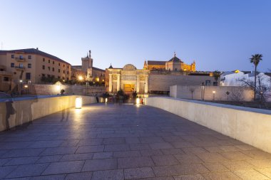 Cordoba - İspanya - 10 Haziran 2016: San Rafael Roma heykeli