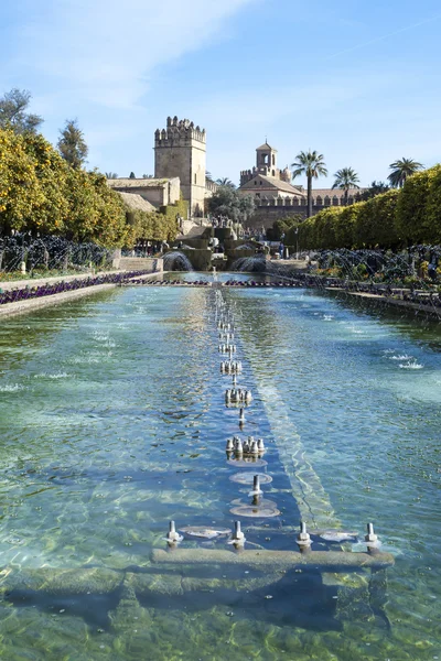 Cordoba - Spanien - 10 juni 2016: trädgårdar på Alcazar de los R — Stockfoto