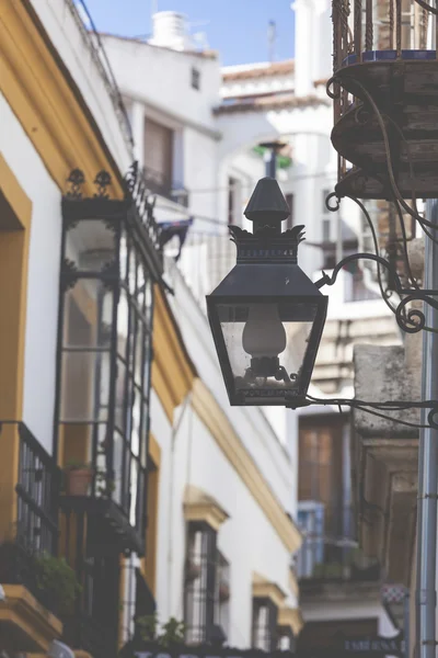 CORDOBA - ESPAÑA - 10 DE JUNIO DE 2016: Arquitectura tradicional en Co — Foto de Stock