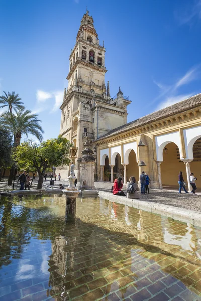 Cordoba - İspanya - 10 Haziran 2016: Eski Torre del Alminar Bell çekici