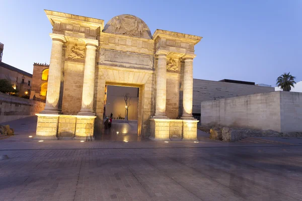 CORDOBA - SPAGNA - 10 GIUGNO 2016: Porta del Ponte (Spagnolo: Puerta de — Foto Stock