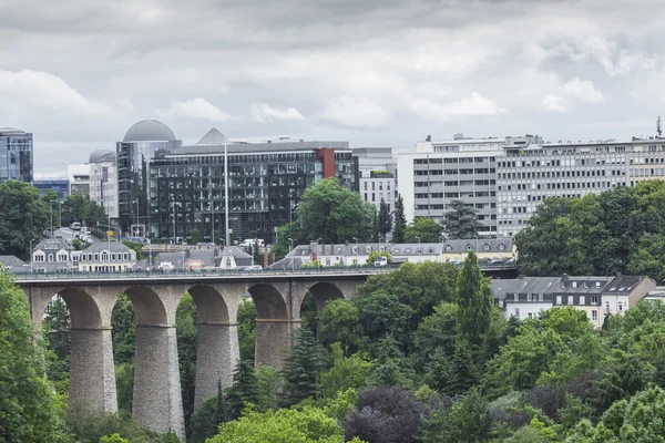 CIDADE DE LUXEMBURGO - LUXEMBURGO - JULHO 01, 2016: Parte moderna da Lux — Fotografia de Stock