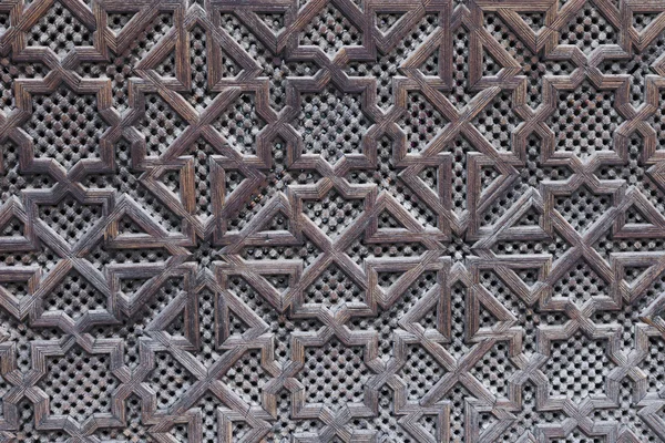 Bela mão esculpida porta de madeira em Marrakech, Marrocos — Fotografia de Stock