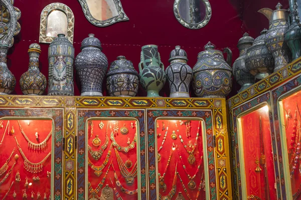 Traditionelles Souvenir im Souk von Chefchaouen, Marokko — Stockfoto