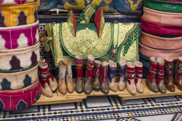Pungi, poșete, pălării și alte produse din piele marocană fa — Fotografie, imagine de stoc