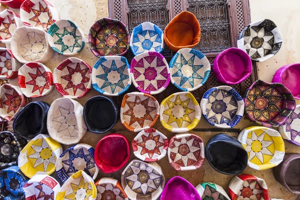 Färgglada marockanska tofflor, Marrakech — Stockfoto