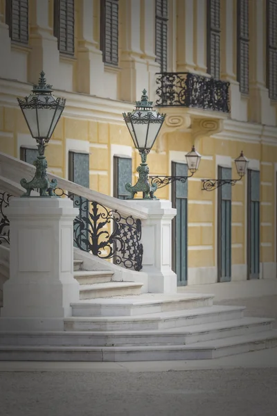 Vienna, Oostenrijk - 17 juni: Schönbrunn Paleis op juni 17, 2016 in — Stockfoto