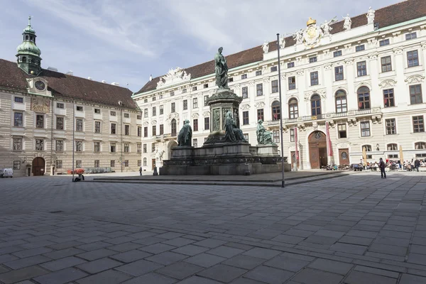 VIENA, AUSTRIA, UE - JUNIO 05, 2016: Monumento al Emperador Franz —  Fotos de Stock