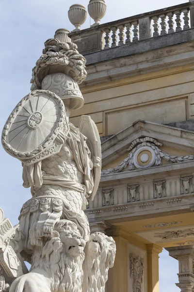 VIENNA, AUSTRIA, E.U. - JUNE05, 2016: Schonbrunn Palace. Sculptu — Stock Photo, Image