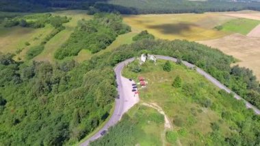 Kireçtaşı Rack kırsal manzara Jura Krakowsko-Czestochowska. Polonya. Yukarıdan görüntülemek.