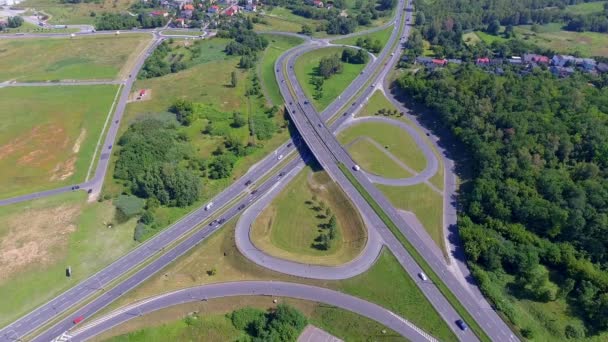 Ocupada vista aérea de la autopista en Polonia . — Vídeos de Stock