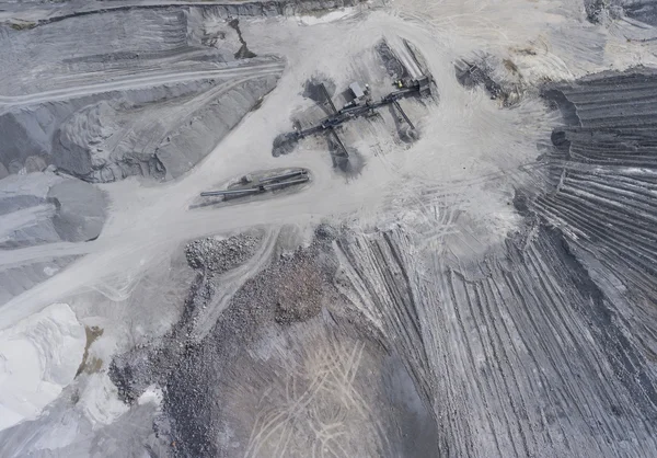 Vue aérienne des carrières de sable à ciel ouvert. Vue d'en haut. — Photo