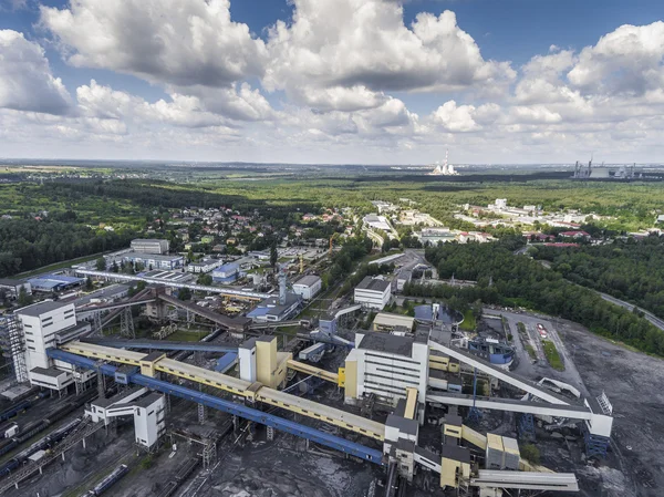 Шахта в на південь від Польщі. Зруйновані землі. Вид зверху. — стокове фото