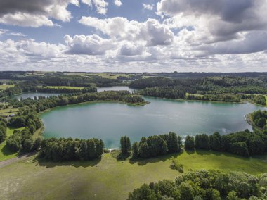 Suwalki Peyzaj Park, Polonya. Yaz saati. Yukarıdan görüntülemek.