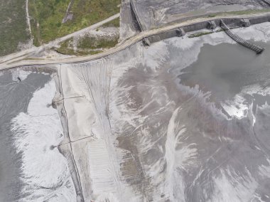 Polonya'nın güneyinde bozulmuş peyzaj mineralleri maden. Yok edilmiş l