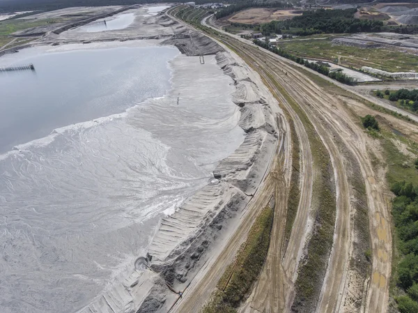 Förstörd landskaps mineral gruva i södra Polen. Förstörda l — Stockfoto