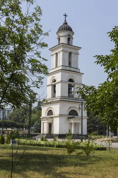 CHISINAU, MOLDOVA - 30 DE JULIO DE 2016: Parque de la Catedral el 30 de julio de 20 — Foto de Stock