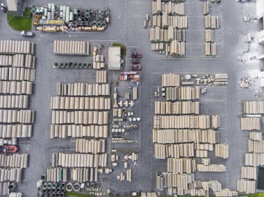 Endüstriyel beton drenaj boruları inşaat için yığılmış. Yeni