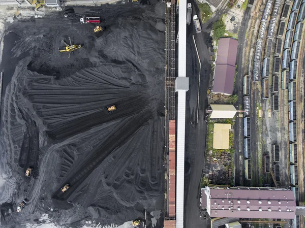 Miniera di carbone nel sud della Polonia. Terra distrutta. Vista dall'alto . — Foto Stock