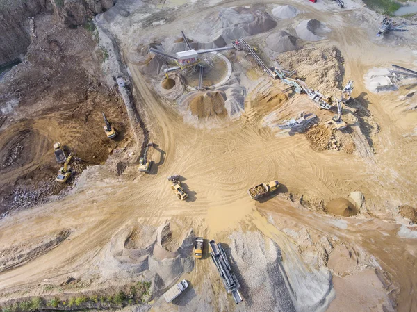 Cantera minera con equipo especial, excavación a cielo abierto. Arena. —  Fotos de Stock
