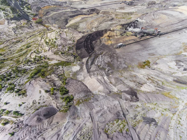 Minería de carbón superficial en Polonia. Tierra destruida. Vista desde arriba . — Foto de Stock