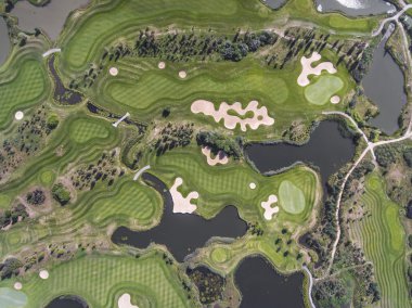 Polonya golf alanı üzerinden hava görünüm. Yaz saati.