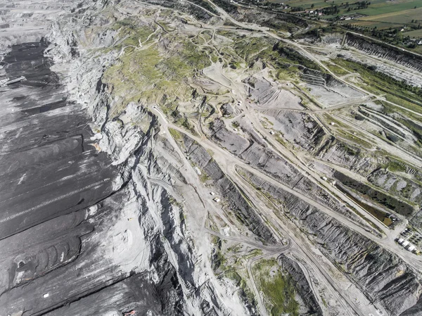 Minería de carbón superficial en Polonia. Tierra destruida. Vista desde arriba . — Foto de Stock