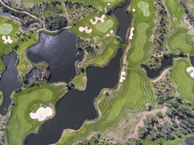 Polonya golf alanı üzerinden hava görünüm. Yaz saati.