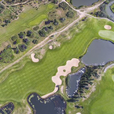 Polonya golf alanı üzerinden hava görünüm. Yaz saati.