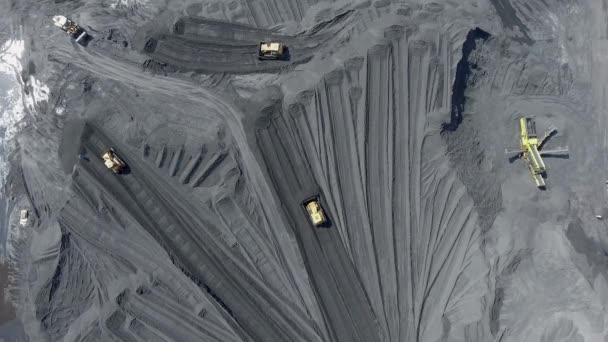 Miniera di carbone nel sud della Polonia. Terra distrutta. Vista dall'alto . — Video Stock