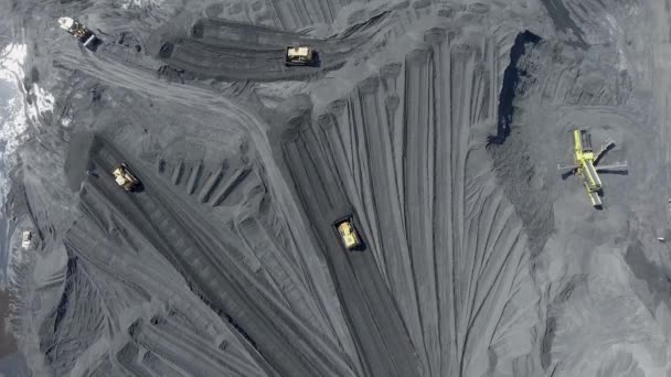 Mina de carbón en el sur de Polonia. Tierra destruida. Vista desde arriba . — Vídeos de Stock