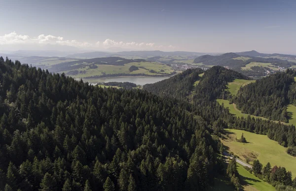 Panorama du Pieniny au lac Czorsztyn et aux montagnes Tatra - Po — Photo