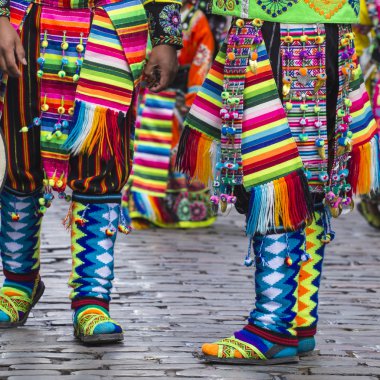 Cusco - Peru - 06 Haziran 2016: Peru dansçılar içinde geçit töreni
